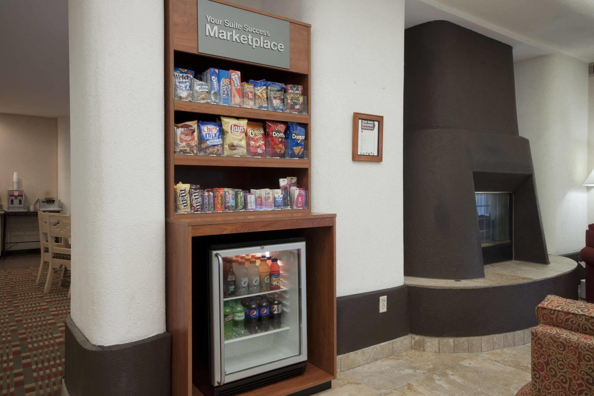 皮奥里亚体育中心康福特套房酒店 外观 照片